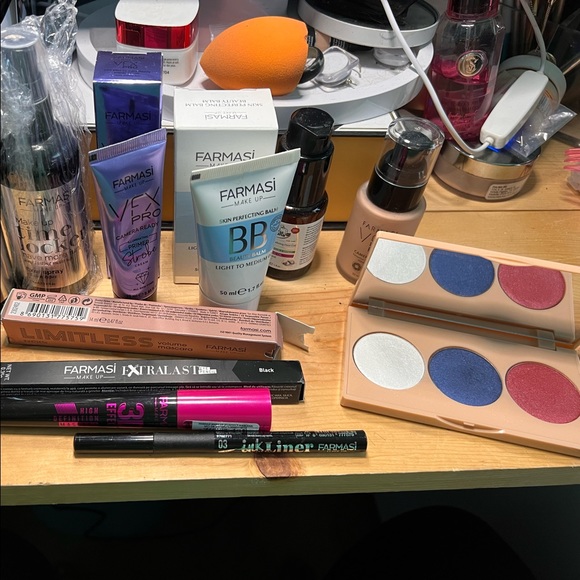 Farmasi makeup bundle - Picture 2 of 2